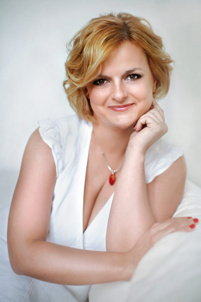 Red-haired woman in a white blouse – portrait photography by Takács Bori, Budapest