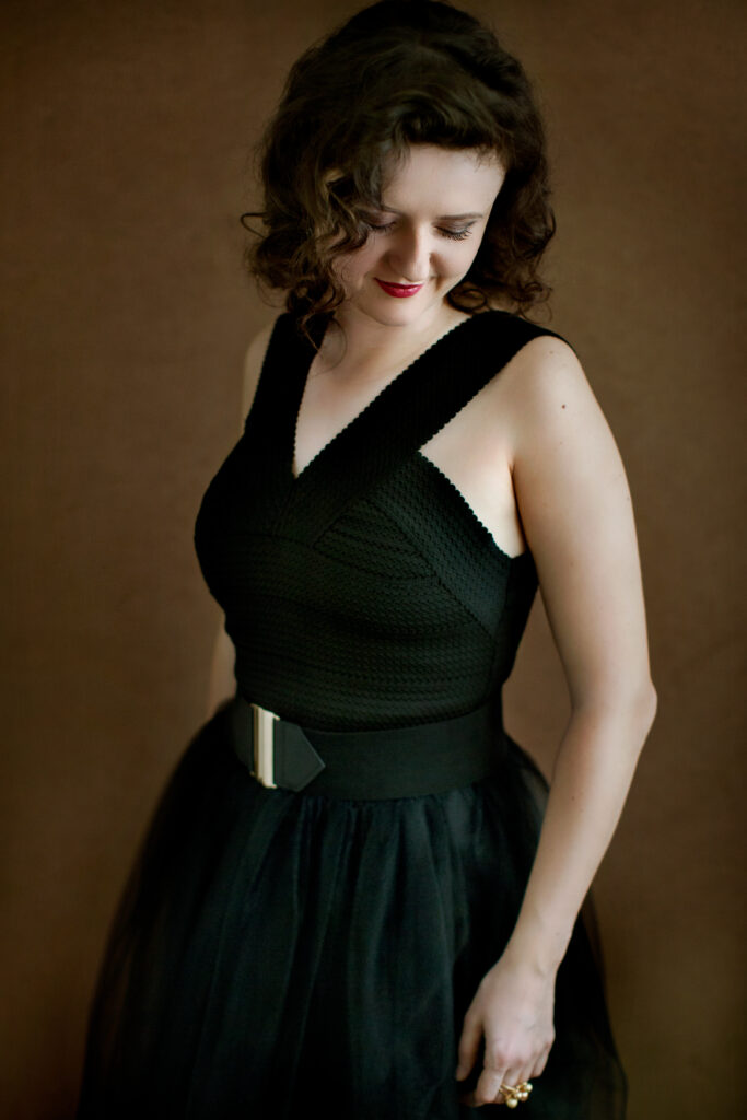 Dark-haired woman in a black dress – glamour photography by Takács Bori, Budapest