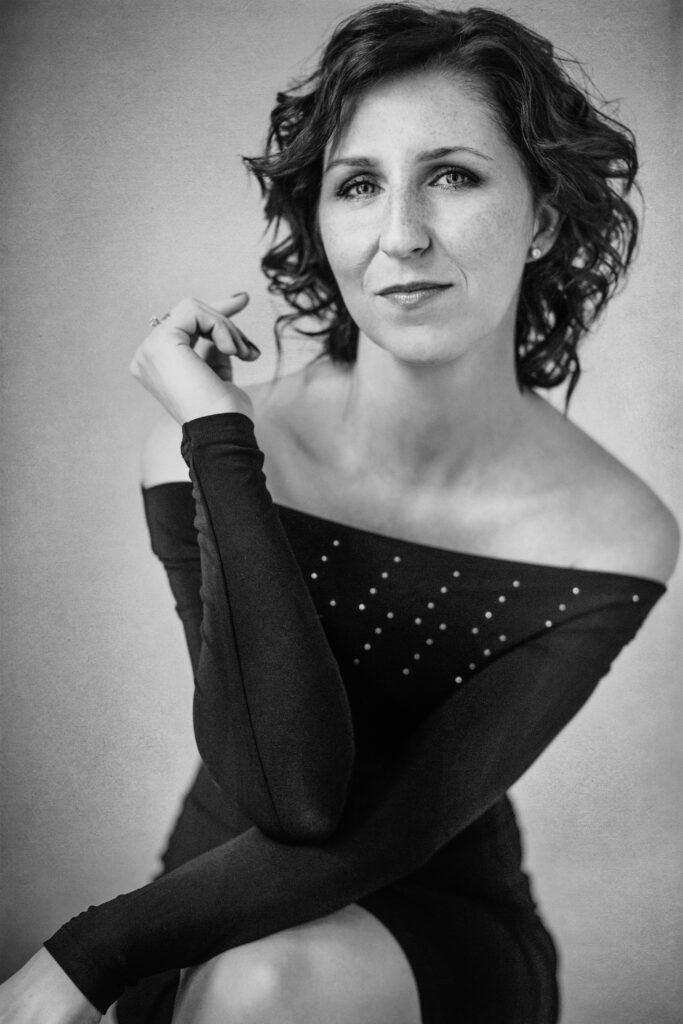 Black-and-white portrait of a woman in a black dress – glamour photography by Takács Bori, Budapest