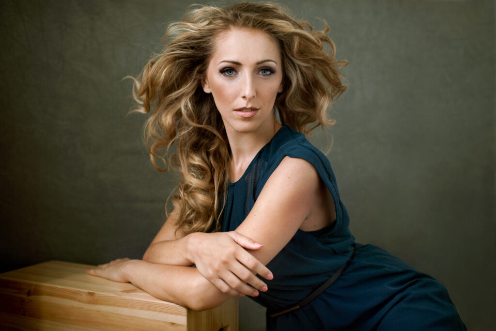 Curly-haired woman in a green dress – glamour photography by Takács Bori, Budapest