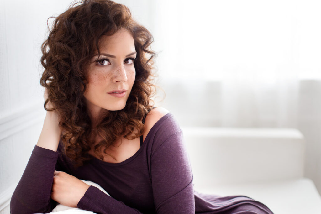 Curly-haired woman in a purple top – portrait photography by Takács Bori, Budapest