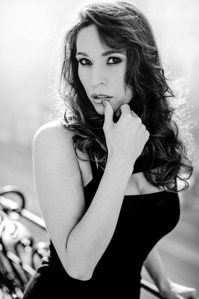 Black-and-white portrait of a curly-haired woman – portrait photography by Takács Bori, Budapest