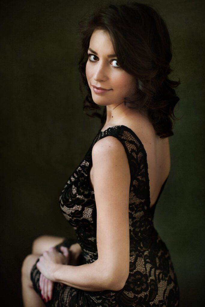 Dark-haired woman in lace against a dark backdrop – glamour photography by Takács Bori, Budapest