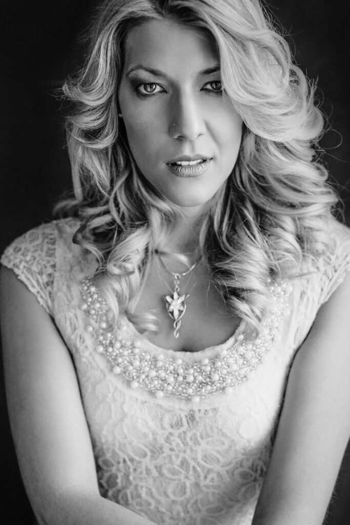 Black-and-white portrait of a curly-haired blonde woman – glamour photography by Takács Bori, Budapest